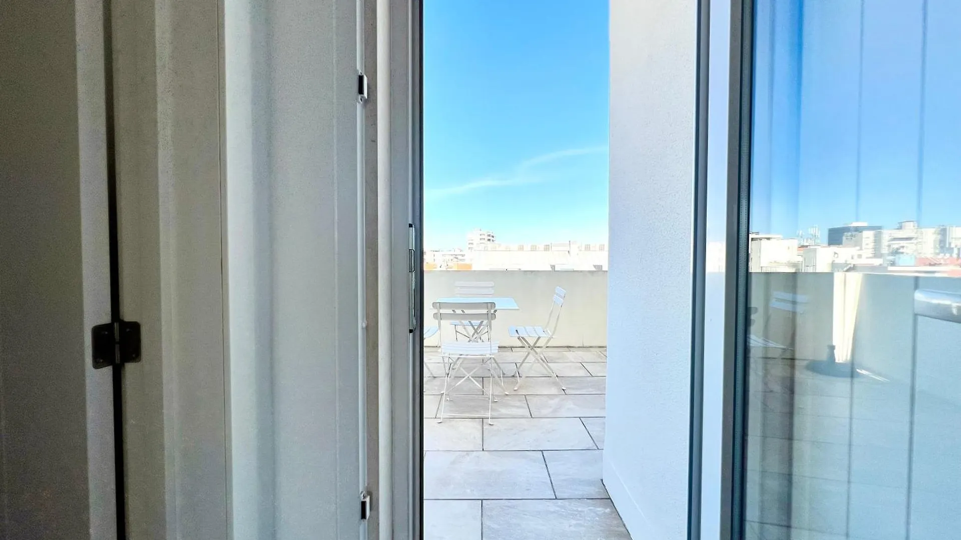 Home Out Saldanha Lisbon Apartment